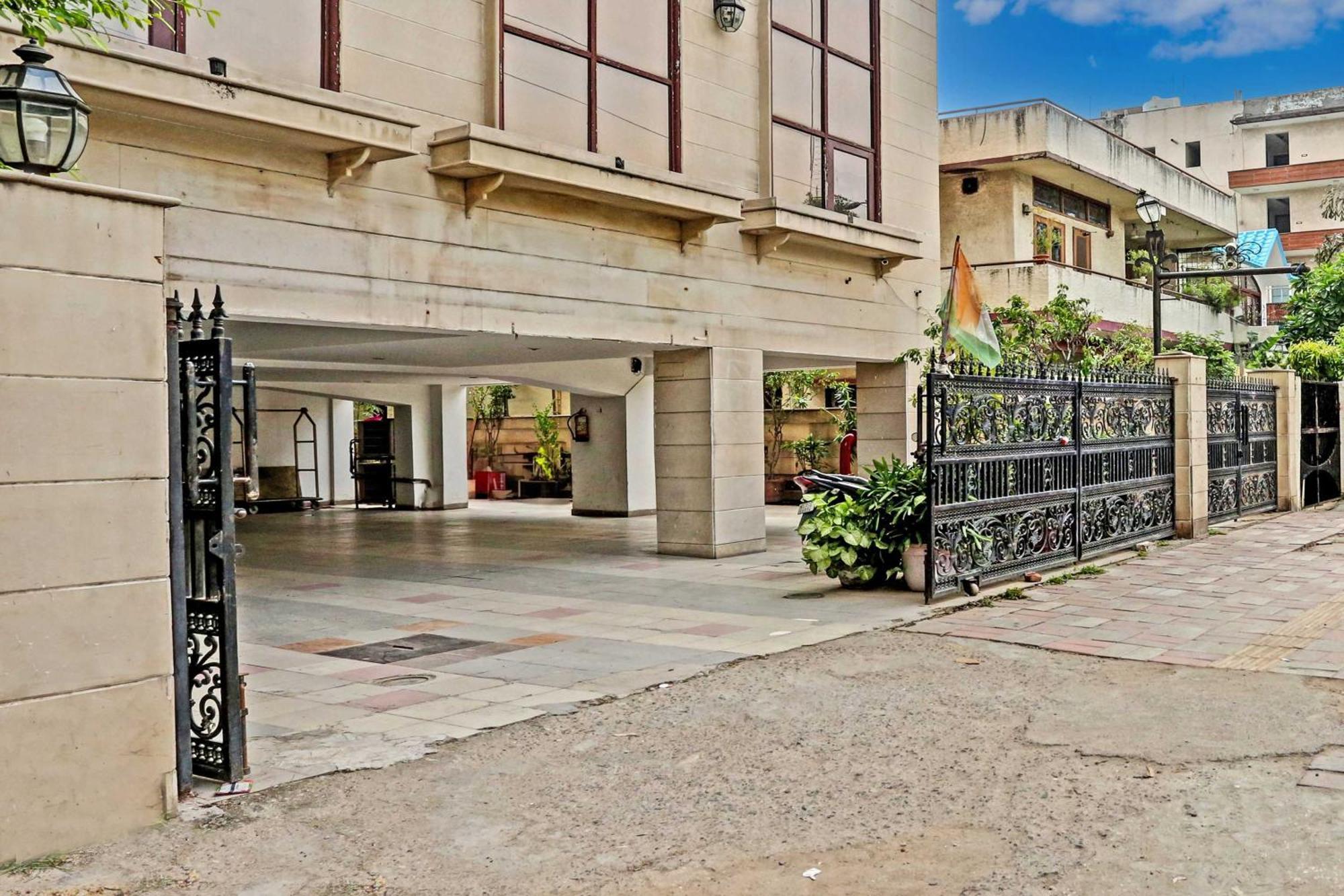 Townhouse The Royce New Friends Colony Hotel New Delhi Ngoại thất bức ảnh