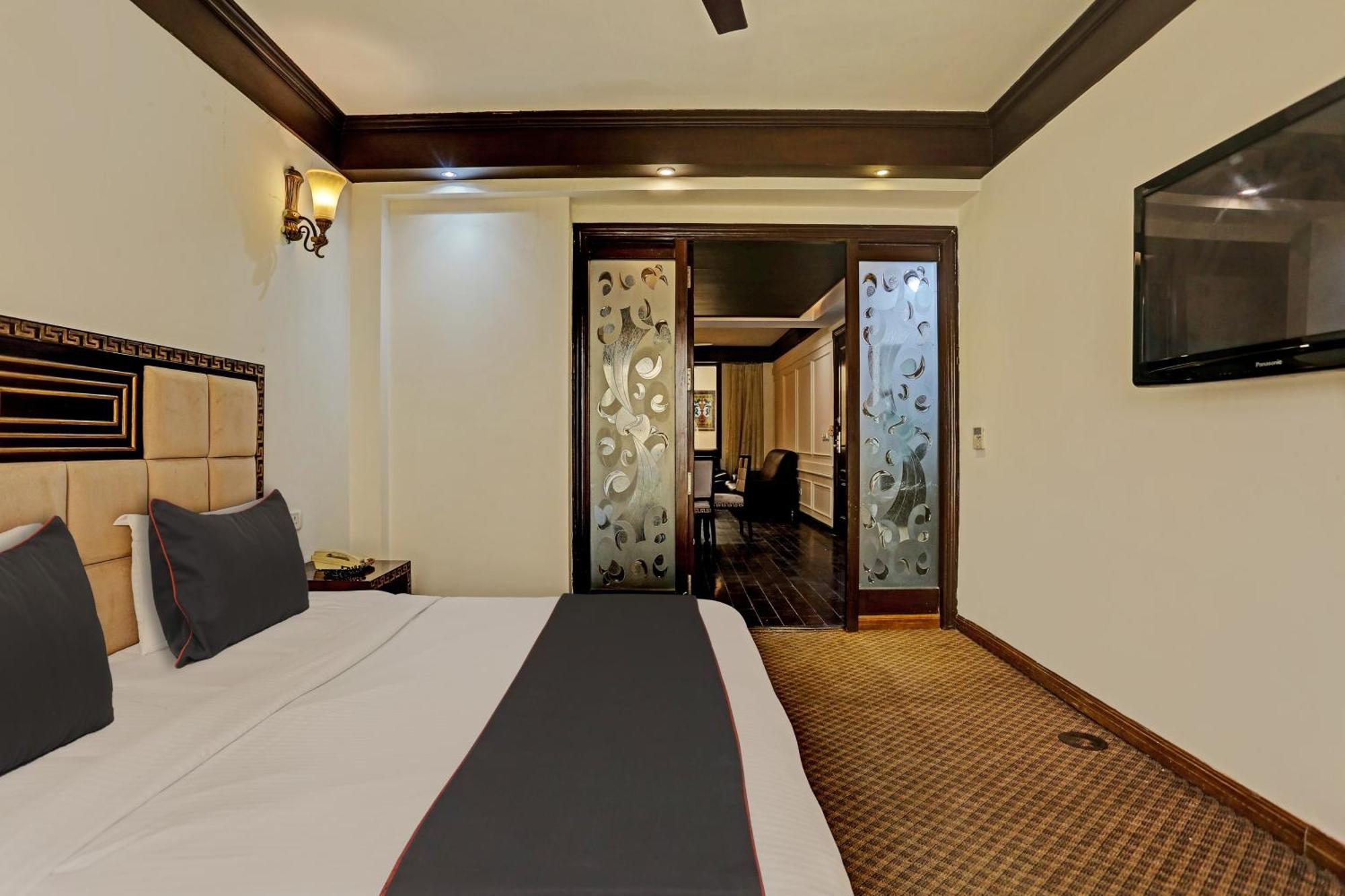 Townhouse The Royce New Friends Colony Hotel New Delhi Ngoại thất bức ảnh