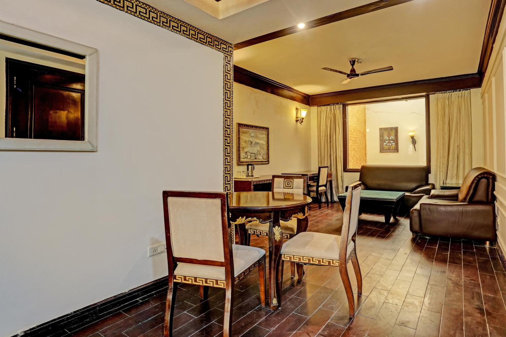 Townhouse The Royce New Friends Colony Hotel New Delhi Ngoại thất bức ảnh