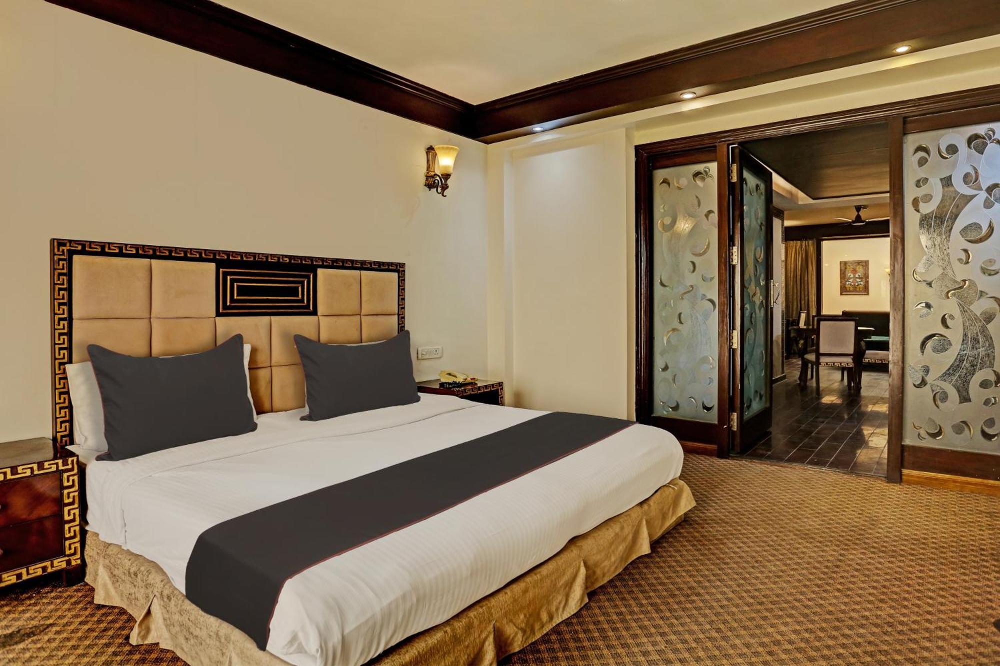 Townhouse The Royce New Friends Colony Hotel New Delhi Ngoại thất bức ảnh